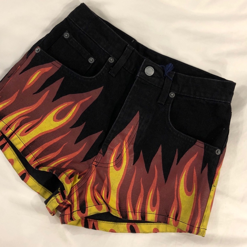HOT!!  NWT Slim high waist FLAME LF shorts size 23